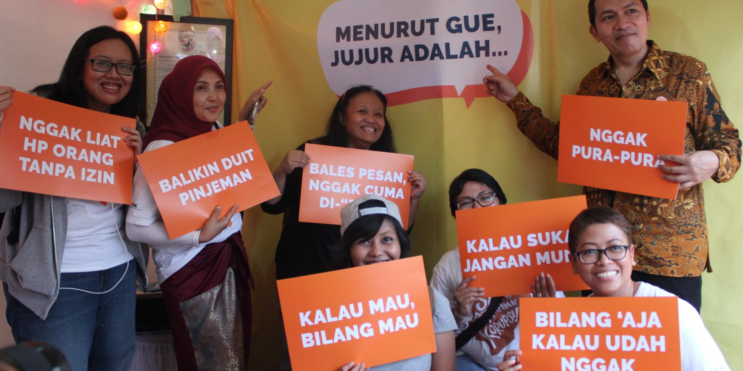 Saya perempuan anti korupsi