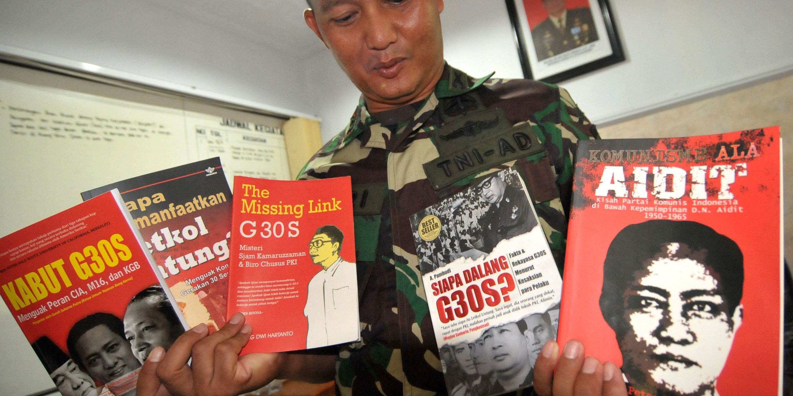 TIRTO-antarafoto-amankan-buku-pki-110516-ol_ratio-16×9