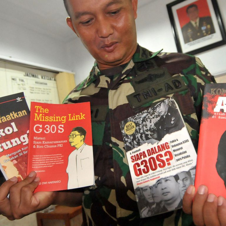 TIRTO-antarafoto-amankan-buku-pki-110516-ol_ratio-16×9