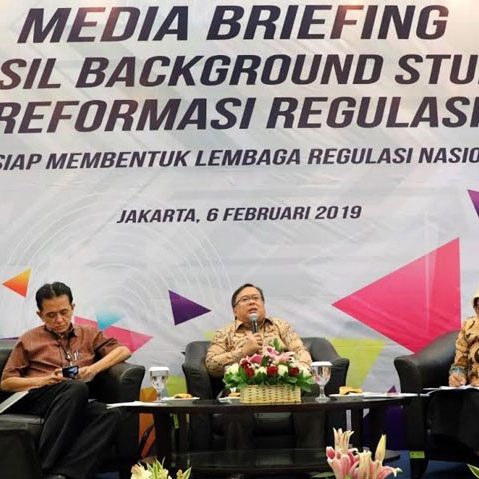 5c5abd443eb241549450564-menteri
