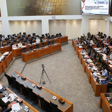 panglima-tni-komisi-i-dpr-bahas-revisi-uu-tni-1741841643349_169